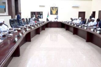 الحكومة السودانية تقرر استيراد المشتقات البترولية لضبط السوق والتحكم في سعر الصرف.