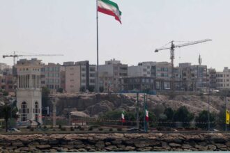 انفجارات سيريك مرتبطة بإطلاق طلقات تحذيرية في مضيق هرمز