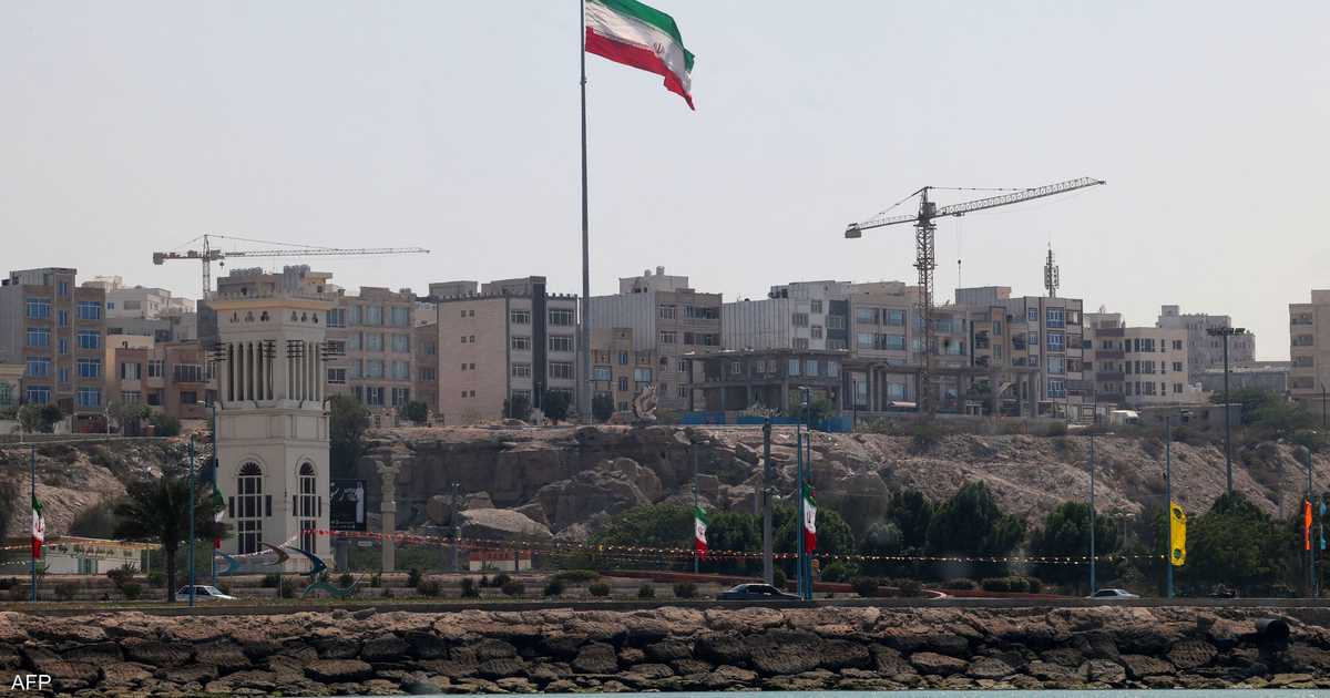 انفجارات سيريك مرتبطة بإطلاق طلقات تحذيرية في مضيق هرمز