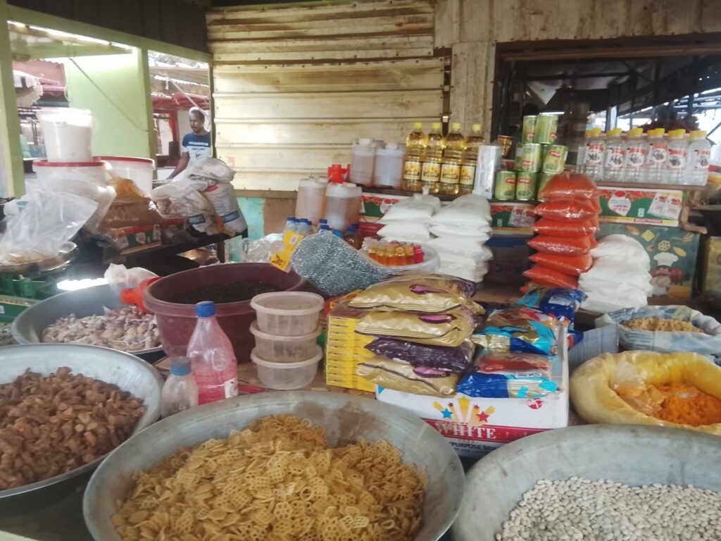 انخفاض أسعار السلع ووفرة الوقود بعد قرارات مجلس الوزراء السوداني.