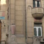 مخاوف طبية من انتشار انتحال صفة الأطباء وتجارب طبية مزيفة.