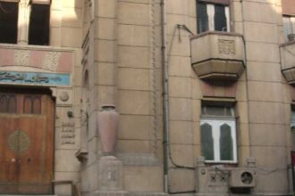 مخاوف طبية من انتشار انتحال صفة الأطباء وتجارب طبية مزيفة.