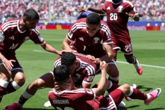 التعادل 1-1 بين قطر وسويسرا في الجولة الأولى للمجموعة الثانية.