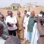 والي الخرطوم يوقف عمل شارع النيل ويستمع لمطالب أهالي الجريف غرب وتفقد محطة المياه والمنتزهات.