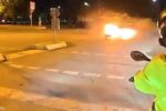 اصطدمت سيارتان في مالتبه واندلع حريق أدى لإصابة 3 أشخاص.