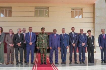 سفراء الاتحاد الأوروبي يطالبون بخفض التصعيد وإنشاء ممرات إنسانية في السودان.