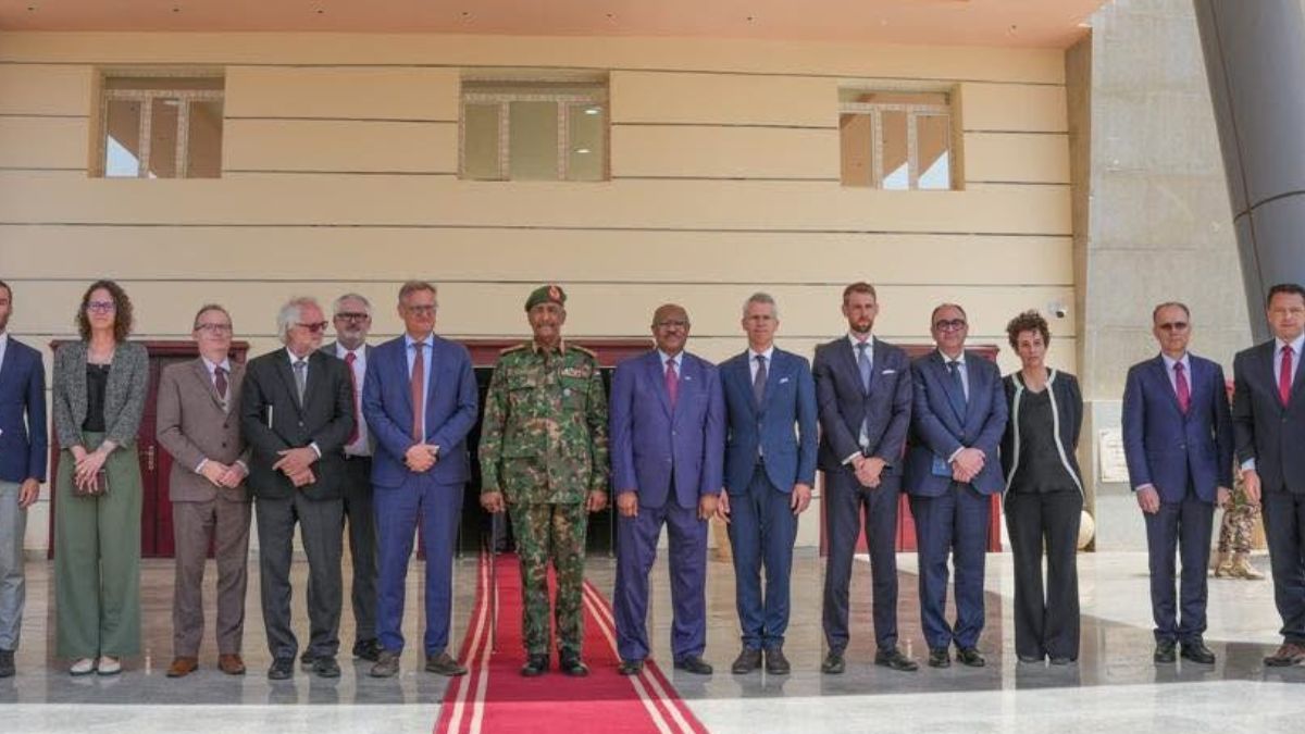 سفراء الاتحاد الأوروبي يطالبون بخفض التصعيد وإنشاء ممرات إنسانية في السودان.