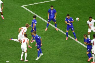 إنجلترا تغلب كرواتيا 3-2 في افتتاح كأس العالم في الولايات المتحدة.