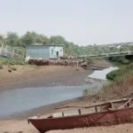 شح إمداد المياه بشمال بحري بسبب انحسار النيل عن مأخذ المحطة.