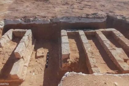 اكتشاف 18 مقبرة أثرية جديدة بمنطقة مارينا العلمين بالساحل الشمالي الغربي.