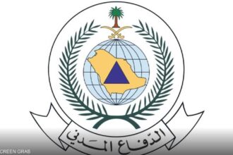 الدفاع المدني يوجه رسائل تحذيرية ببقاء الأفراد داخل المباني وتجنب النوافذ والأماكن المكشوفة.