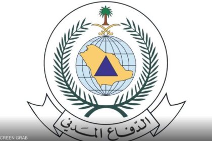 الدفاع المدني يوجه رسائل تحذيرية ببقاء الأفراد داخل المباني وتجنب النوافذ والأماكن المكشوفة.