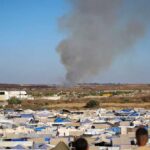 غارة إسرائيلية تقتل ثمانية فلسطينيين خلال تشييع جنازة في النصيرات.