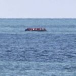 طراد موريتاني ينقذ 37 مهاجرا ويعثر على جثة واحدة بعد 10 أيام من الانجراف في البحر