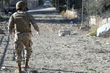 انفجار آلية للجيش اللبناني يودي بحياة عسكري وإصابة آخرين في صور