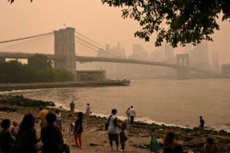 حرائق كندا تهدد كأس العالم وتجبر الجيش على إجلاء سكان مناطق نائية
