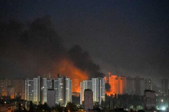 انفجارات قوية في كييف تدعو السلطات السكان إلى الاحتماء وسط استمرار الضربات الروسية