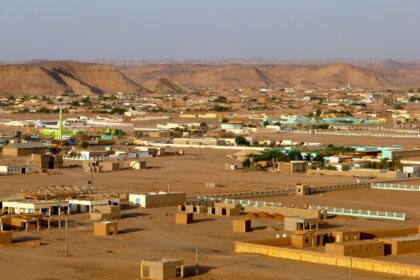 أولياء أمور يطالبون بتعديل جدول اليوم الدراسي في وادي حلفا بسبب موجة الحر القاسية.