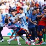 الأرجنتين والإسبانيا يخضعان لتحقيق رسمي بسبب مشادة كلامية وبدنية بعد نهائي كأس العالم للكونفيدرالية.