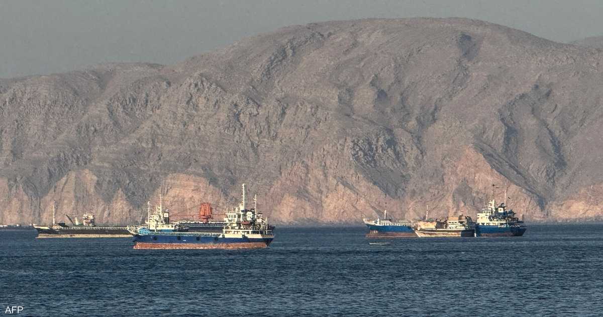 ناقلة نفط تُصَاب بمقذوف مجهول في مضيق هرمز وضربات أميركية تستهدف إيران لليلة العاشرة على التوالي