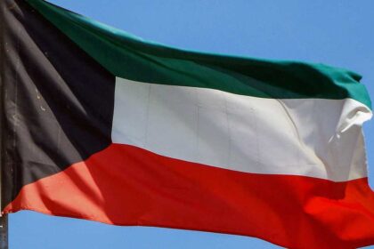 الكويت تسيطر على حرائق مرافقها الأساسية بعد هجمات إيرانية متتالية الرابعة.