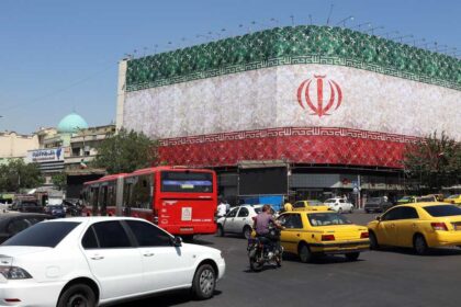 الولايات المتحدة تضرب إيران للمرة الحادية عشرة على التوالي لتعزيز أمن الملاحة في مضيق هرمز
