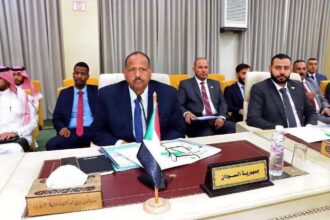 وفاة اللواء العوض مدير الإدارة العامة للجوازات بالسودان أثناء مشاركته في مجلس وزراء الداخلية العرب.