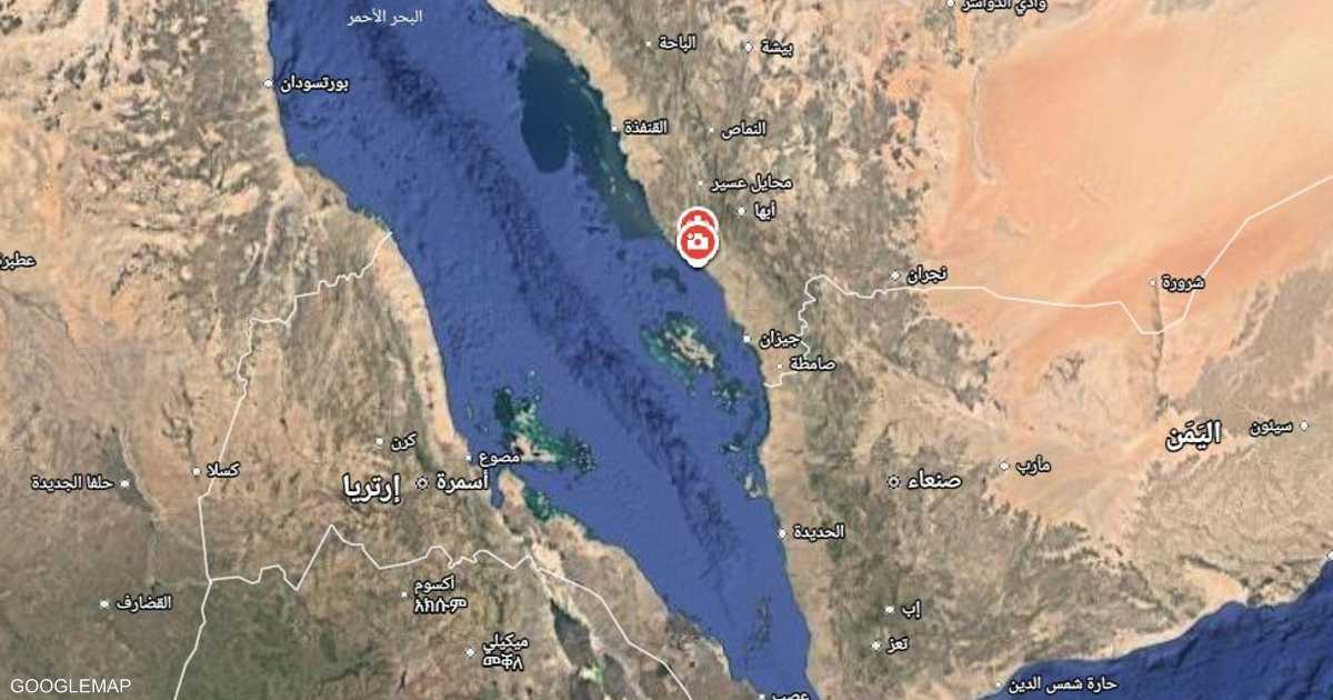 حريق يندلع على ناقلة بريطانية بعد تعرضها لضربة بمقذوف مجهول