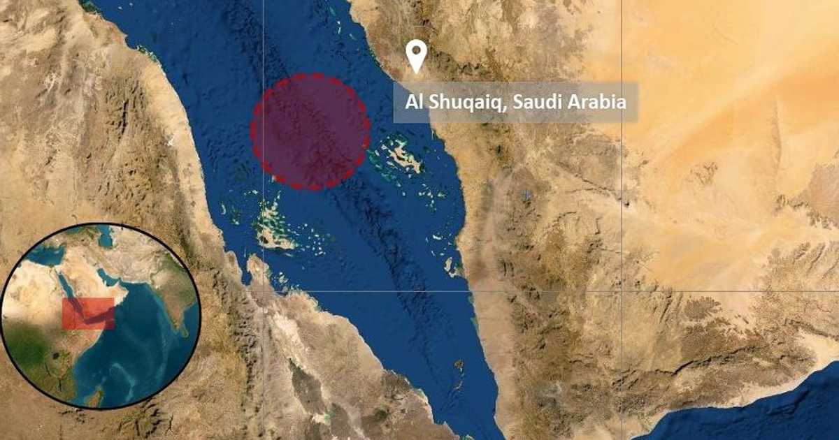 استهداف ناقلتين نفطيتين سعوديتين بالبحر الأحمر وإنقاذ طاقمهما.