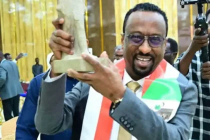 الوزير الاعيسر يهدد بالرحيل ويتحدى الانتقادات في دفاع عن حكومة إدريس