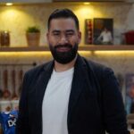 برنامج سوبر كلوب بالعربي يجمع الضيوف حول مائدة الطعام لمناقشة قضايا الشباب العربي.