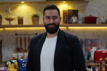 برنامج سوبر كلوب بالعربي يجمع الضيوف حول مائدة الطعام لمناقشة قضايا الشباب العربي.