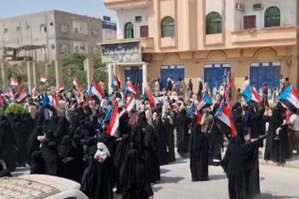 الجماهير ترفض مساعي تفكيك النسيج المجتمعي الجنوبي وتؤكد دعمها للمجلس الانتقالي.
