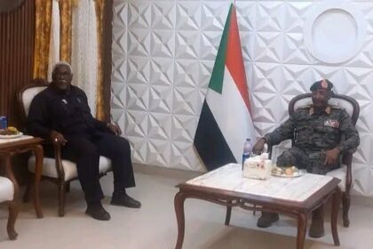 البرهان يصل للدامر في زيارة مفاجئة لولاية نهر النيل