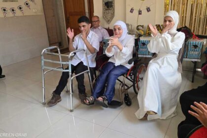 نجاح طلبة غزة بالثانوية العامة رغم الحرب والنزوح والإعاقة.