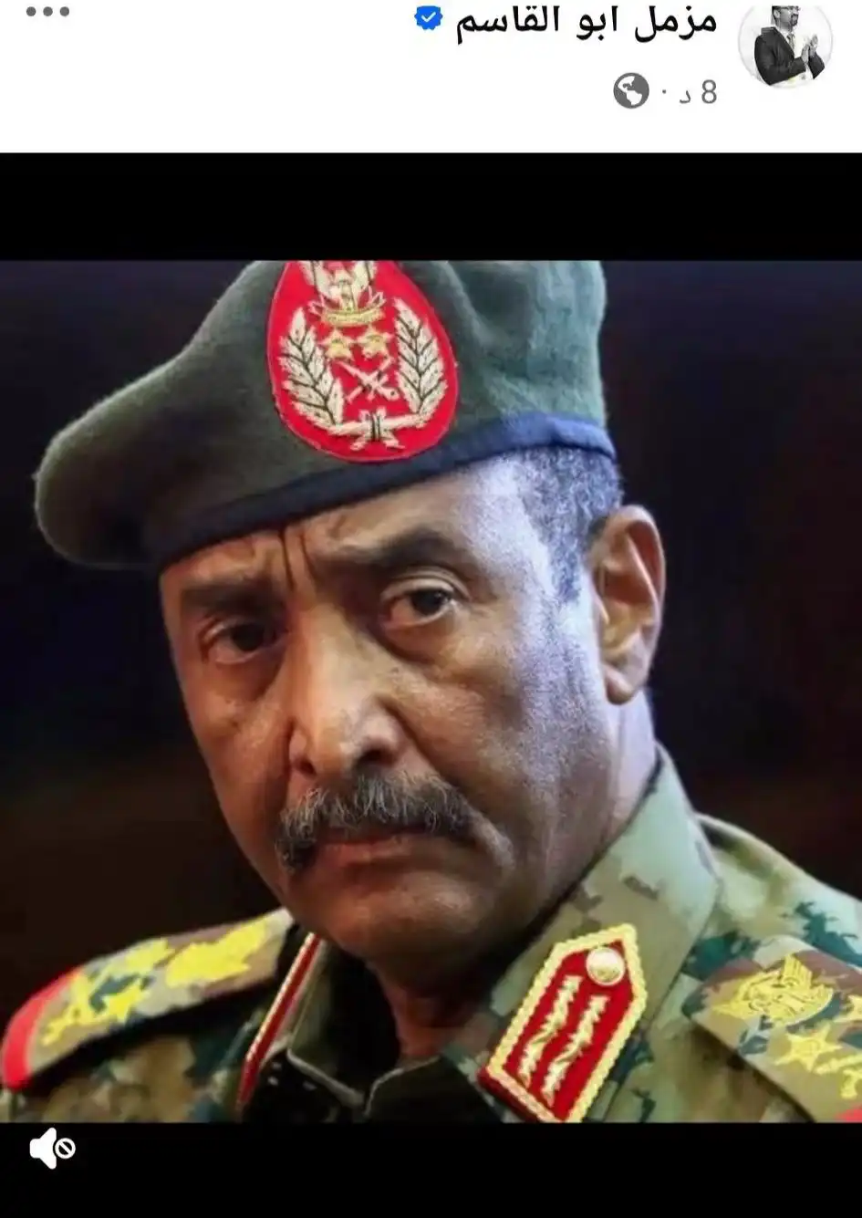 مزمل ابو القاسم يثير الجدل بوضع صورة البرهان دون تعليق.