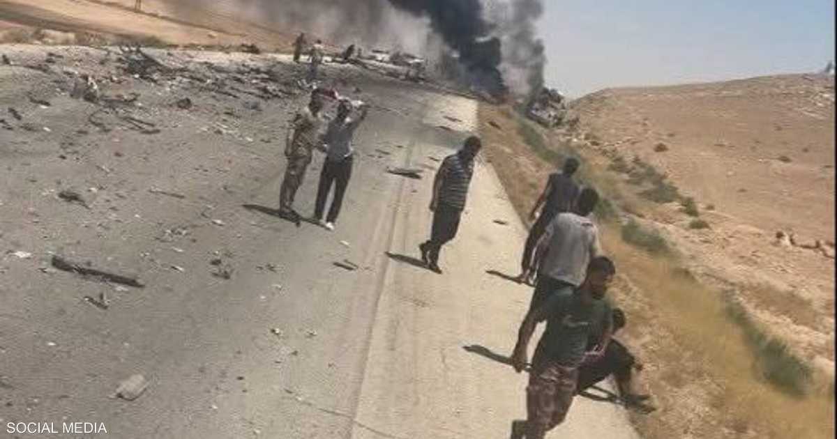 حادث مروري يودي بحياة عدد كبير من العسكريين والمدنيين على طريق دير الزور–دمشق.