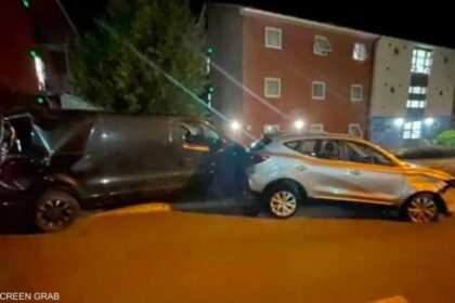 مدرعة تضرب مركبات داخل ثكنة عسكرية وسط تناول كحولي للجنديين