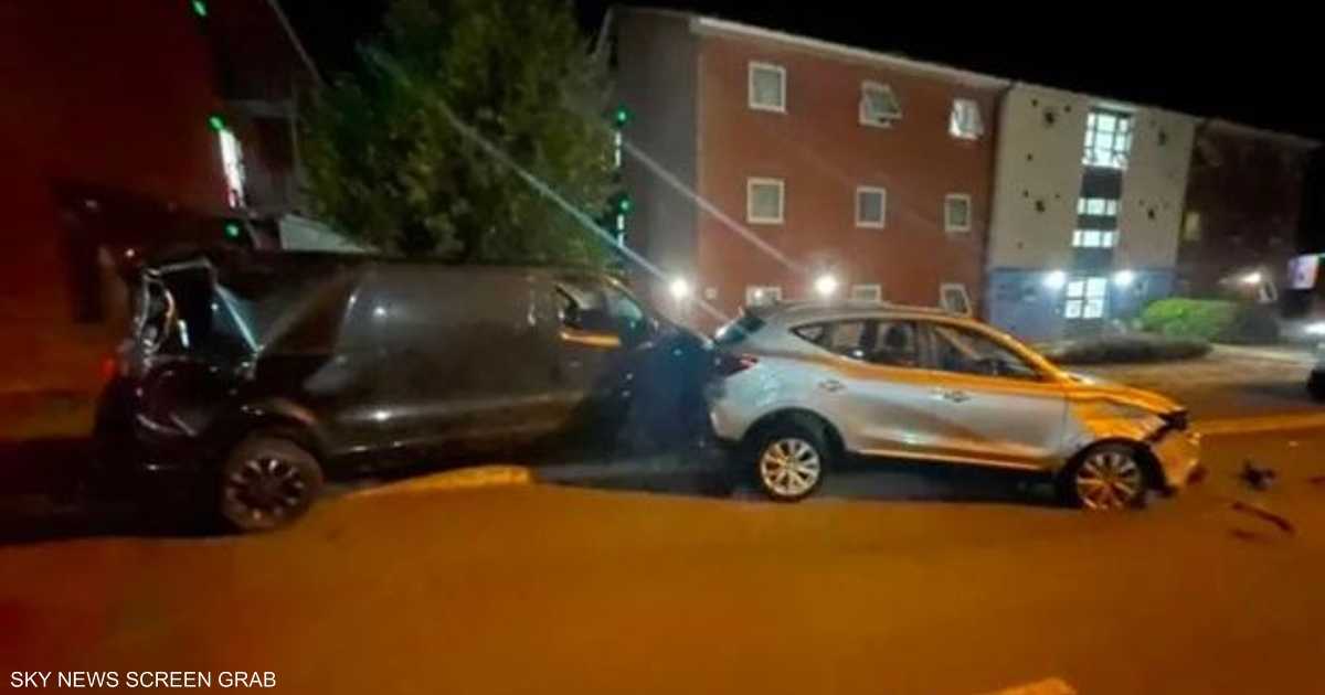 مدرعة تضرب مركبات داخل ثكنة عسكرية وسط تناول كحولي للجنديين