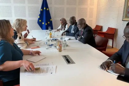 وزير المالية يلقي إحاطة حول الأوضاع السودانية لمسؤولين أوروبيين في بروكسل.