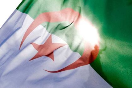 التربية تؤجل تدريس الفرنسية عاما وتعزز الإنجليزية بداية من 2026