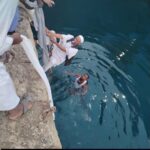شرطي ميناء عثمان دقنة ينقذ مواطناً سودانياً سقطاً في البحر الأحمر.