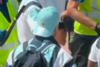 ميسي يخضع لفحص أمني صارم في مطار ميامي قبل كأس العالم للناشئين