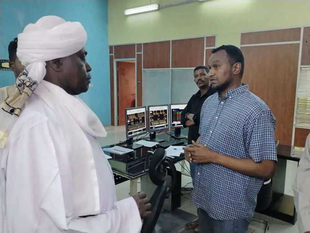 والي الخرطوم يتفقد محطة التحكم الكهربائي لمعاينة أوضاع الإمداد.