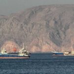 إيران تفرض سيطرتها على منطقة واسعة في الخليج ومضيق هرمز وتحذير من رد حازم على أي تعديل مسار سفنها
