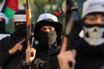 غارة إسرائيلية تقتل مدير الأمن الداخلي في غزة ورفيقا له