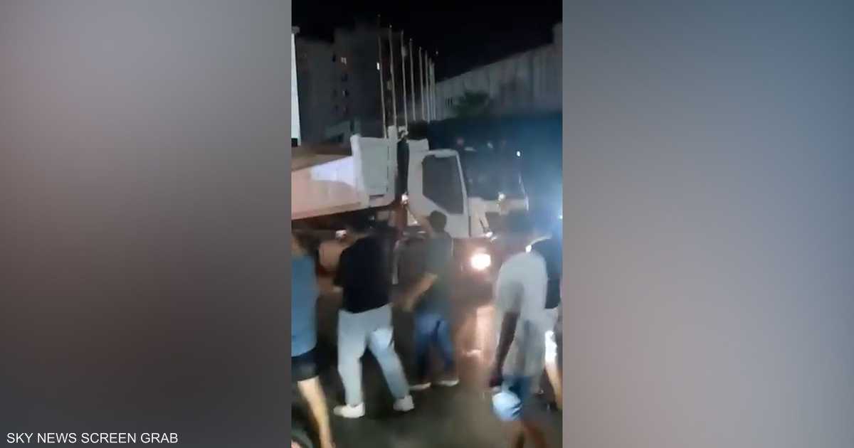 احتجاجات ليبيا تنتقل إلى تعطيل مؤسسات حكومية للضغط على الحكومة