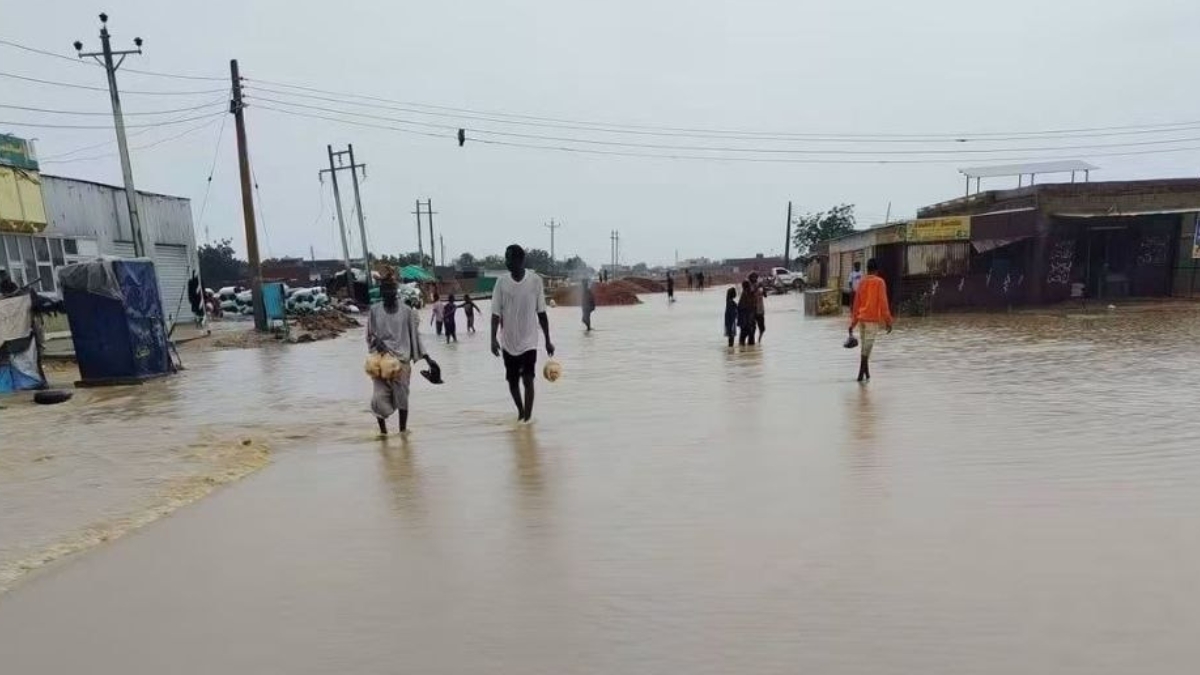 الأمطار الغزيرة تسبب انهياراً واسعاً للمنازل وتوقف الحركة في ولايات السودان المختلفة