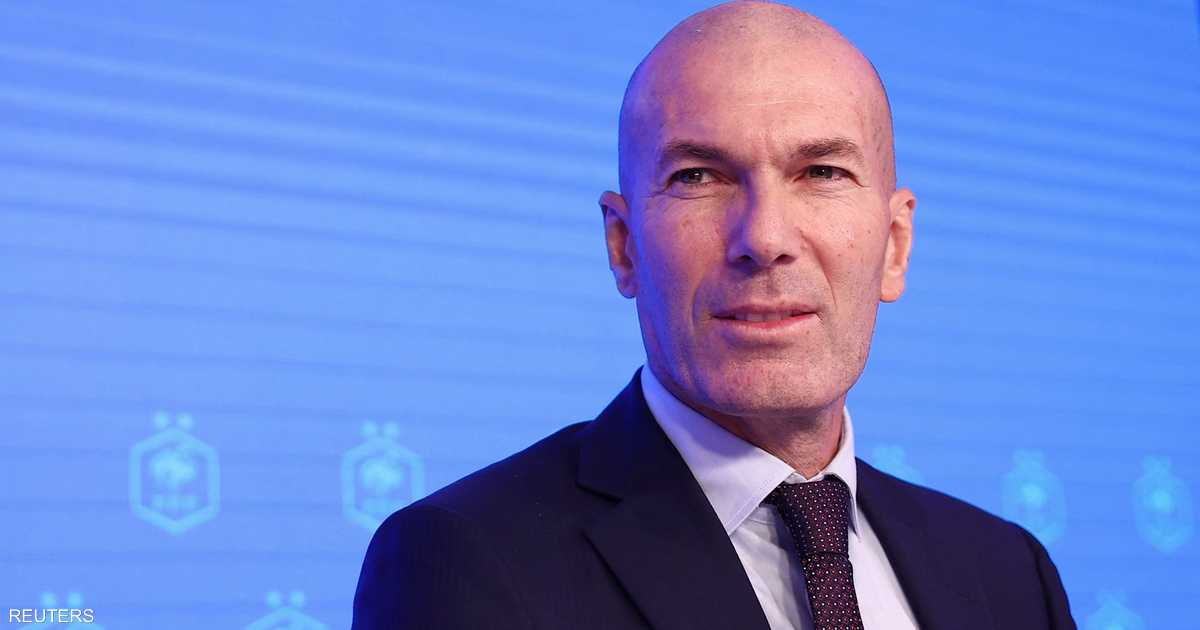 زين الدين زيدان يخلف ديشان مدرباً لفرنسا بعد انتظار طويل للقيادة.