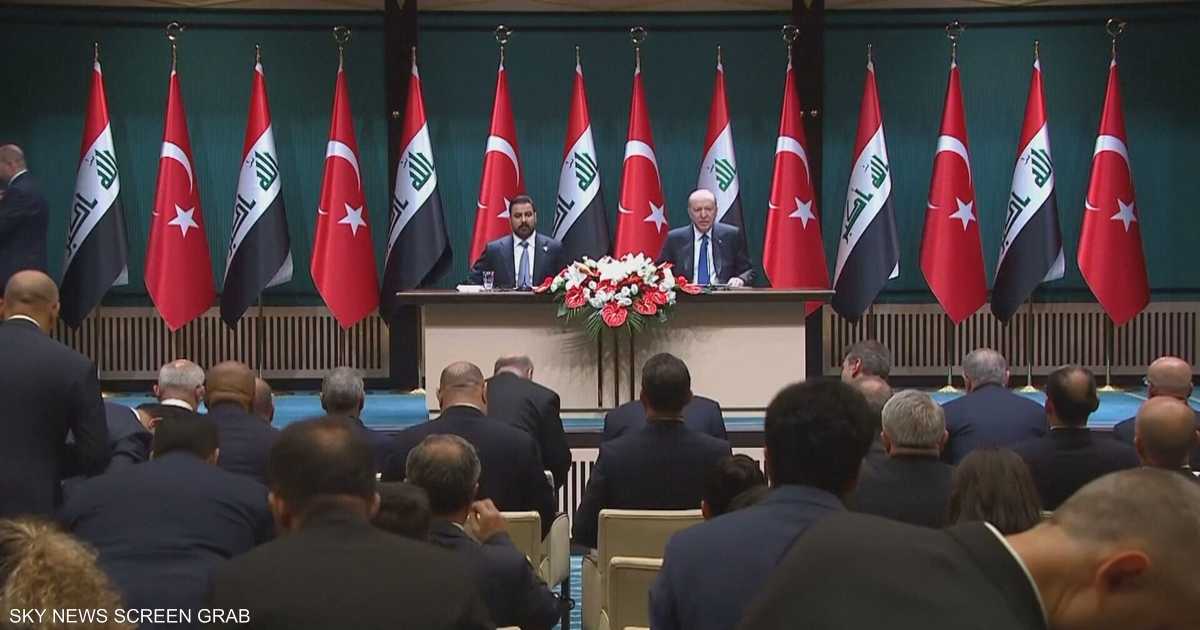 العراقي يرفض التوقيع أمام أردوغان في مراسم أنقرة ويحرج الوفد العراقي